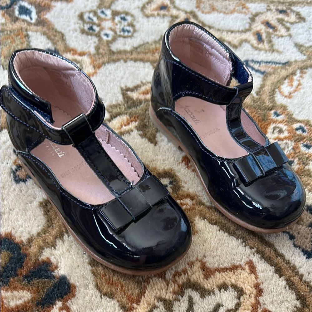 Jacadi girls Navy Patent Leather T-bar Shoes -size 24 (little kids 7.5)